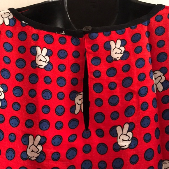 (3X) Plus Size Smiley Face Peace Sign Top - Picture 7 of 8